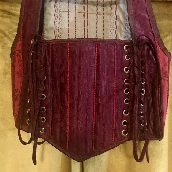 Red front laced corset ❤️ - Picture 2 of 9